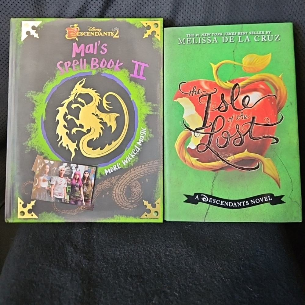 The Isle of the Lost: A Descendants Novel The Descendants & Mal’s Spell Book II